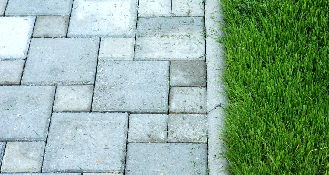 Gestion d’eau naturelle avec le pavé perméable : une solution écoresponsable